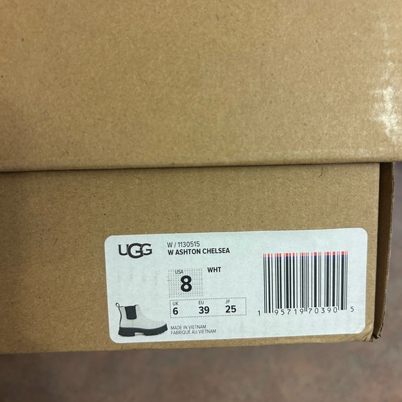UGG White Ankle Boots with Black Soles - Picture 6 of 6